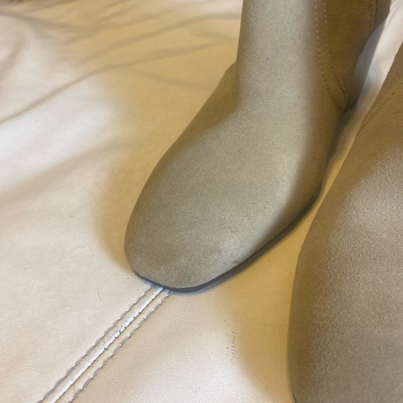 $179 NEW BLONDO Sadie Waterproof Bootie Taupe Suede Size 10 BLOCK HEEL SQAURE - Picture 5 of 14